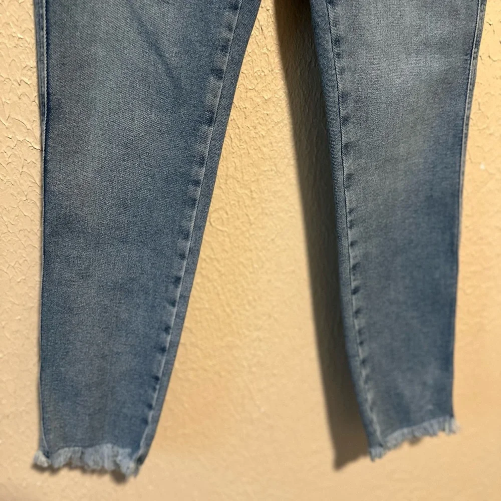 Free People We The Free Light Wash‎ Frayed Hem High-Rise Jeans Size 31